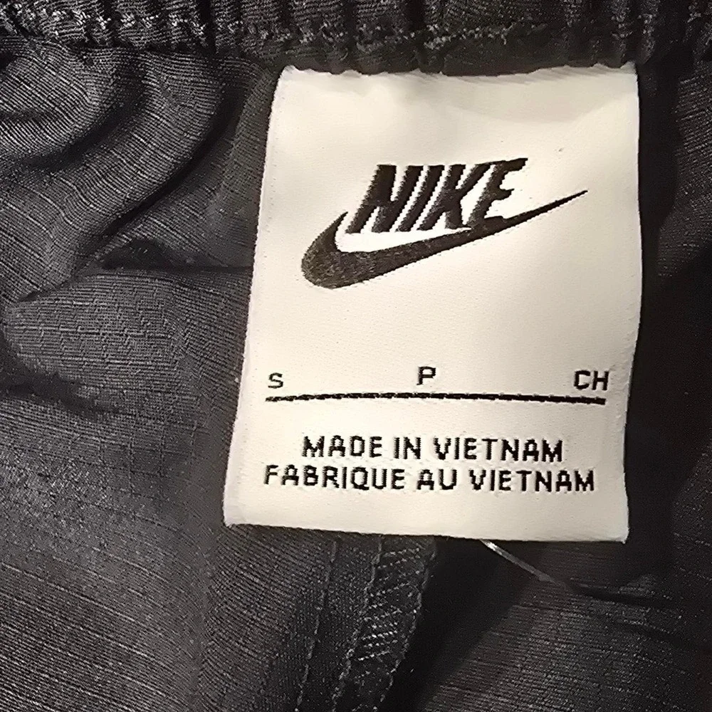 Nike Sporsqear Everything Wovens Mid-Rise Black Cargo Pants Womens - Small